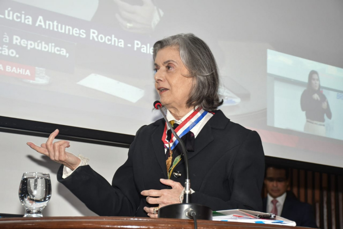 Presidente do TJBA concede medalha à Ministra do STF e encerra o Seminário “Ruy Barbosa, do Império à República, uma vida dedicada à Nação”  