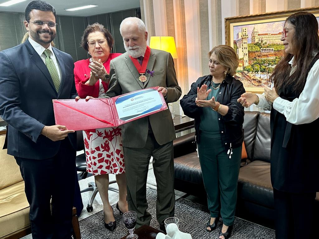 PRESIDENTE DO TJBA RECEBE HOMENAGEM DO CONSELHO NACIONAL DOS CORREGEDORES-GERAIS DO MINISTÉRIO PÚBLICO  