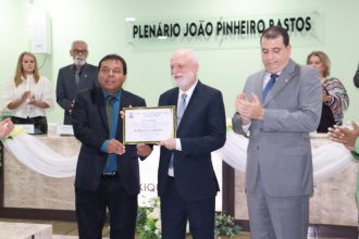 PRESIDENTE DO TJBA RECEBE TÍTULO DE CIDADÃO DE XIQUE-XIQUE  