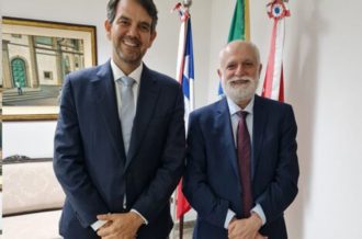 RESIDENTE DO TJBA RECEBE MOÇÃO DE AGRADECIMENTO DA AMPEB  