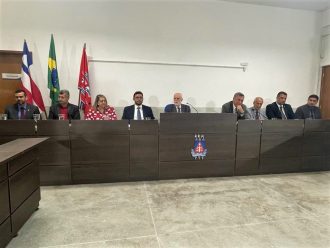 RESIDENTE DO TJBA REINAUGURA FÓRUM, INAUGURA SALA PASSIVA, SALA DE DEPOIMENTO ESPECIAL E CEJUSC EM JACOBINA; SOLENIDADE MARCA, TAMBÉM, A ASSINATURA DE TERMOS DE COMPROMISSO COM O MUNICÍPIO DE CAÉM  