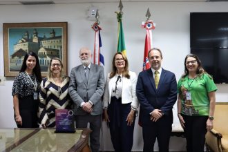 PREFEITA DE MUCUGÊ, ANA MEDRADO, VISITA O TRIBUNAL DE JUSTIÇA DA BAHIA  