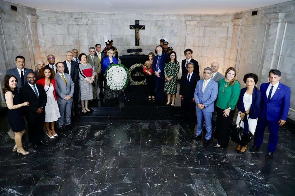 Presidente do TJBA entrega Medalha do Mérito Jurídico Ruy Barbosa para a Presidente do STF e do CNJ, Ministra Rosa Weber  