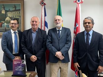 PRESIDENTE DO TJBA RECEBE VISITA DO DEPUTADO ESTADUAL BOBÔ  
