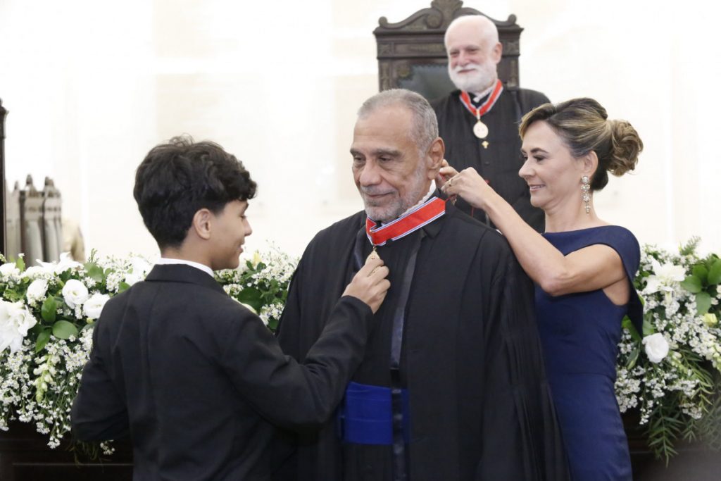 Presidente do TJBA entrega Medalha do Mérito Judiciário para quatro novos Desembargadores