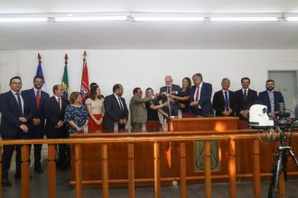 PRESIDENTE DO TJBA LANÇA PEDRA FUNDAMENTAL DO NOVO FÓRUM DA COMARCA DE EUNÁPOLIS E RECEBE TÍTULO DE CIDADÃO EUNAPOLITANO  