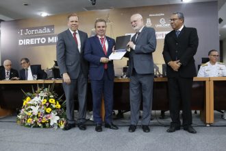 PRESIDENTE DO TJBA ABRE I JORNADA DE DIREITO MILITAR; EVENTO LOTOU O AUDITÓRIO DESEMBARGADORA OLNY SILVA  