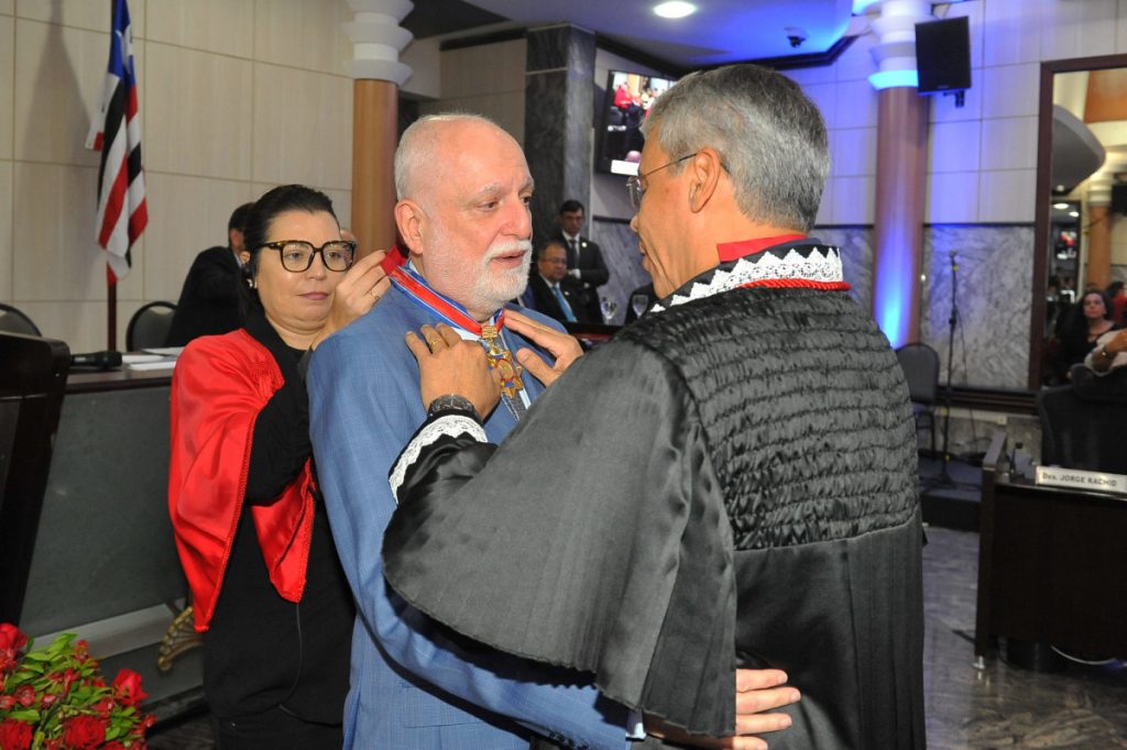 Presidente do TJBA recebe Medalha Especial do Mérito Cândido Mendes em cerimônia no TJMA