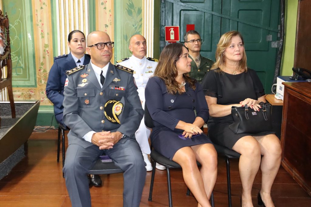 Presidente do TJBA recebe a Medalha Thomé de Souza da Câmara de Vereadores de Salvador  
