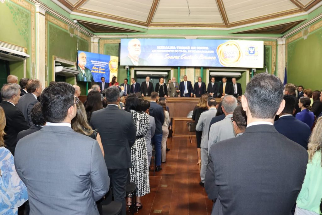 Presidente do TJBA recebe a Medalha Thomé de Souza da Câmara de Vereadores de Salvador  