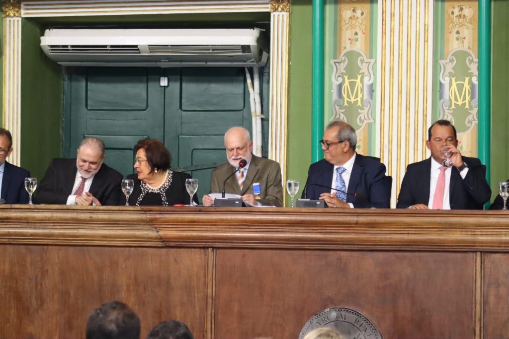 Presidente do TJBA recebe a Medalha Thomé de Souza da Câmara de Vereadores de Salvador  