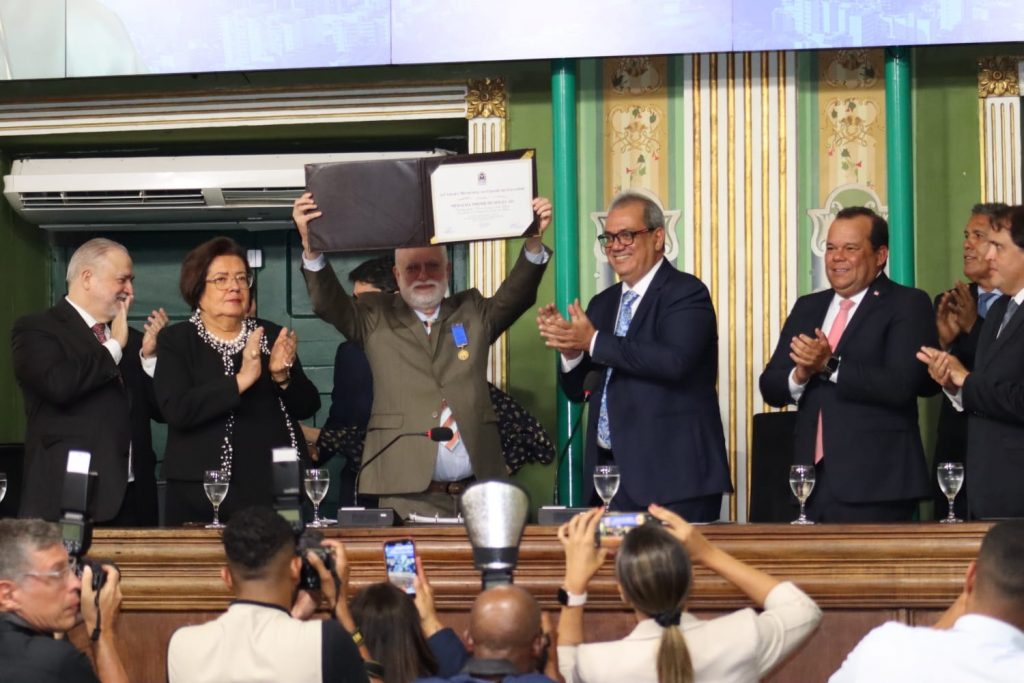 Presidente do TJBA recebe a Medalha Thomé de Souza da Câmara de Vereadores de Salvador  
