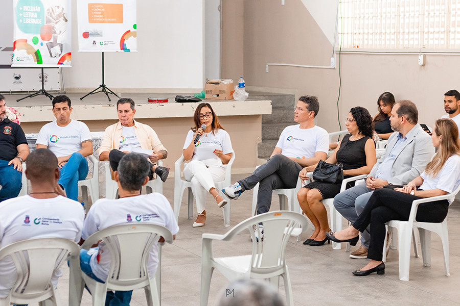 Projeto Virando a Página da Corregedoria Geral do TJBA promove Roda de Leitura e Oficina Literária com internos do Conjunto Penal de Feira de Santana   