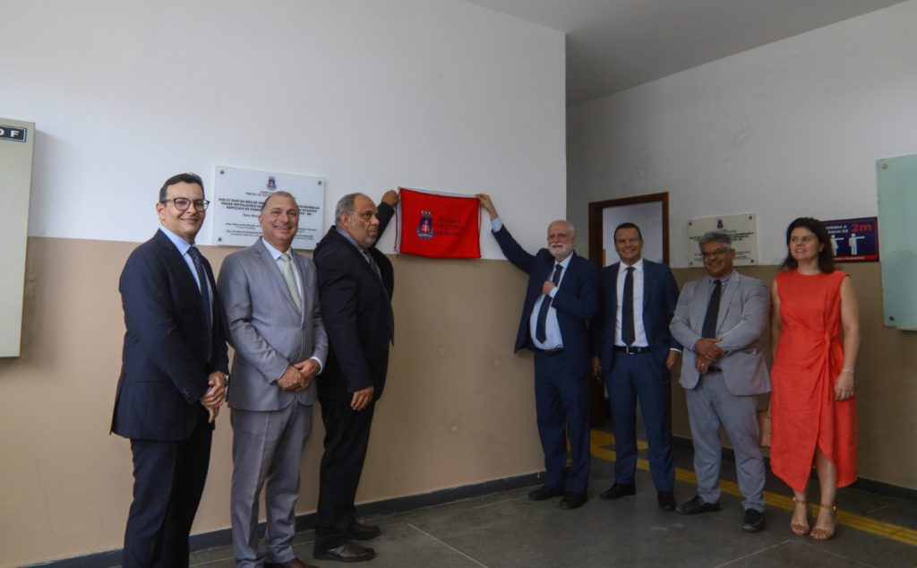 Comarca de Teixeira de Freitas: Presidente do TJBA reinaugura Fórum e sede dos Juizados Especiais e instala Sala Passiva e Sala de Depoimento Especial  