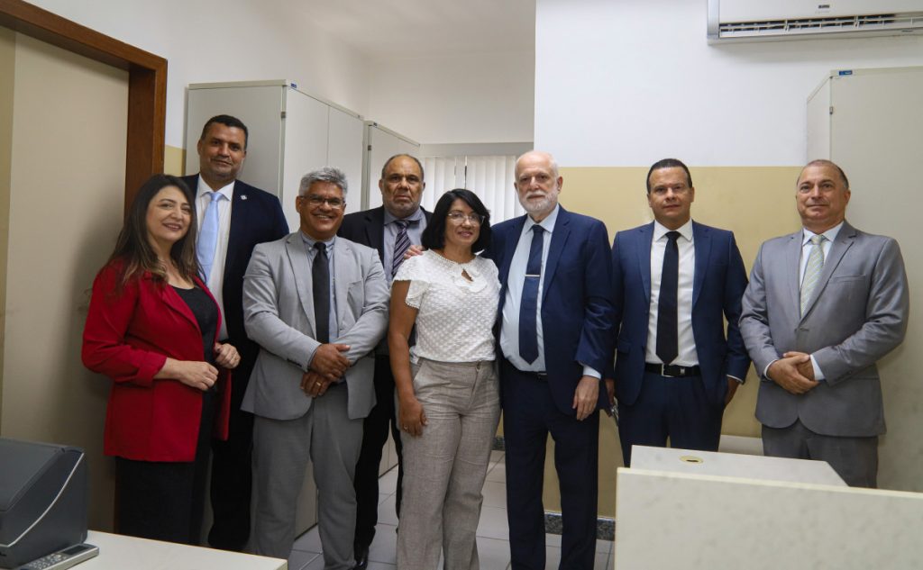 Comarca de Teixeira de Freitas: Presidente do TJBA reinaugura Fórum e sede dos Juizados Especiais e instala Sala Passiva e Sala de Depoimento Especial  