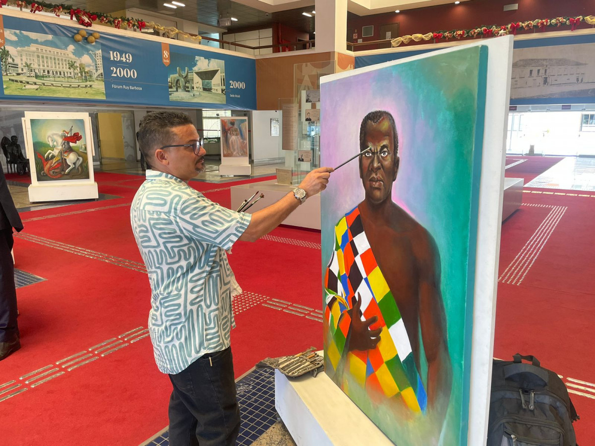Artista plástico Dimas Gomes expõe pinturas alusivas ao Dia da Consciência Negra no TJBA  