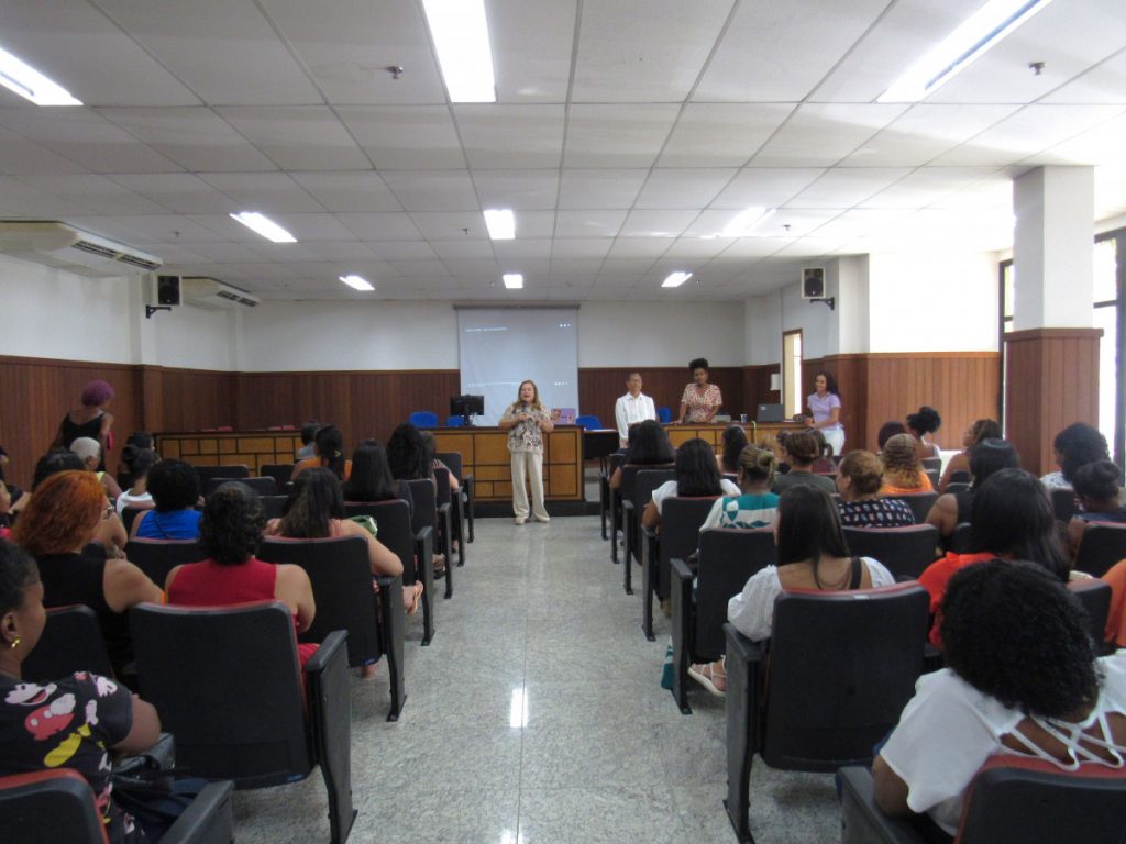 Coordenadoria da Mulher do TJBA promove encontro para esclarecer dúvidas de mulheres assistidas pela 2ª Vara de Violência Doméstica   