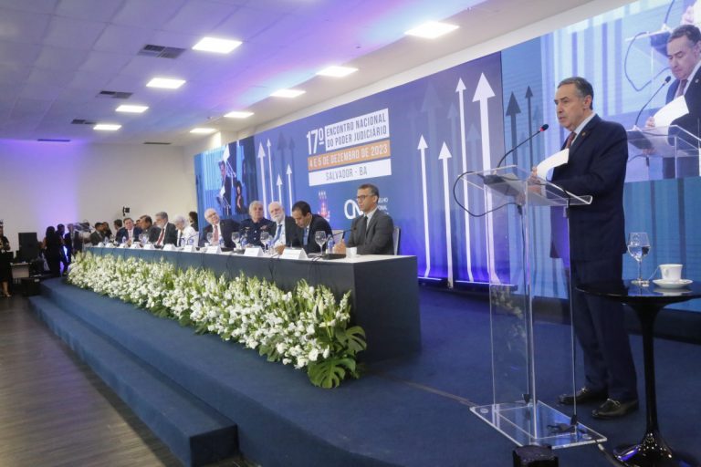 Reflexões e sugestões para melhorar a eficiência do Judiciário marcaram a abertura do 17° Encontro Nacional em Salvador; evento apoiado pelo TJBA segue nesta terça-feira (05)   