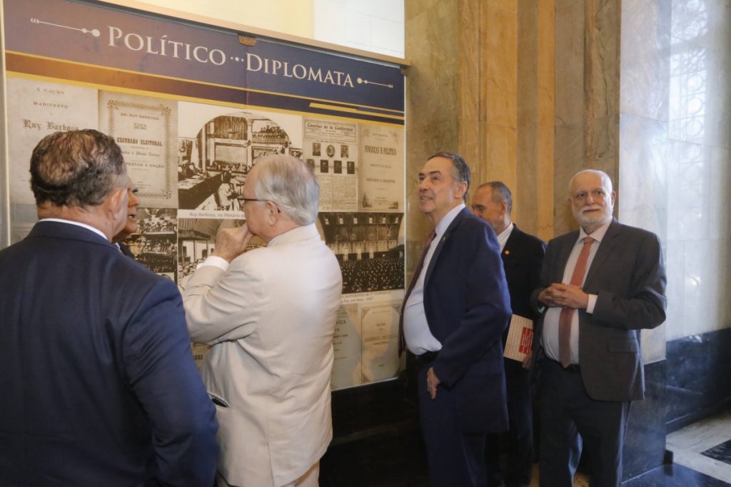 TJBA recebe Presidente e Vice-Presidente do STF para visita à cripta de Ruy Barbosa   