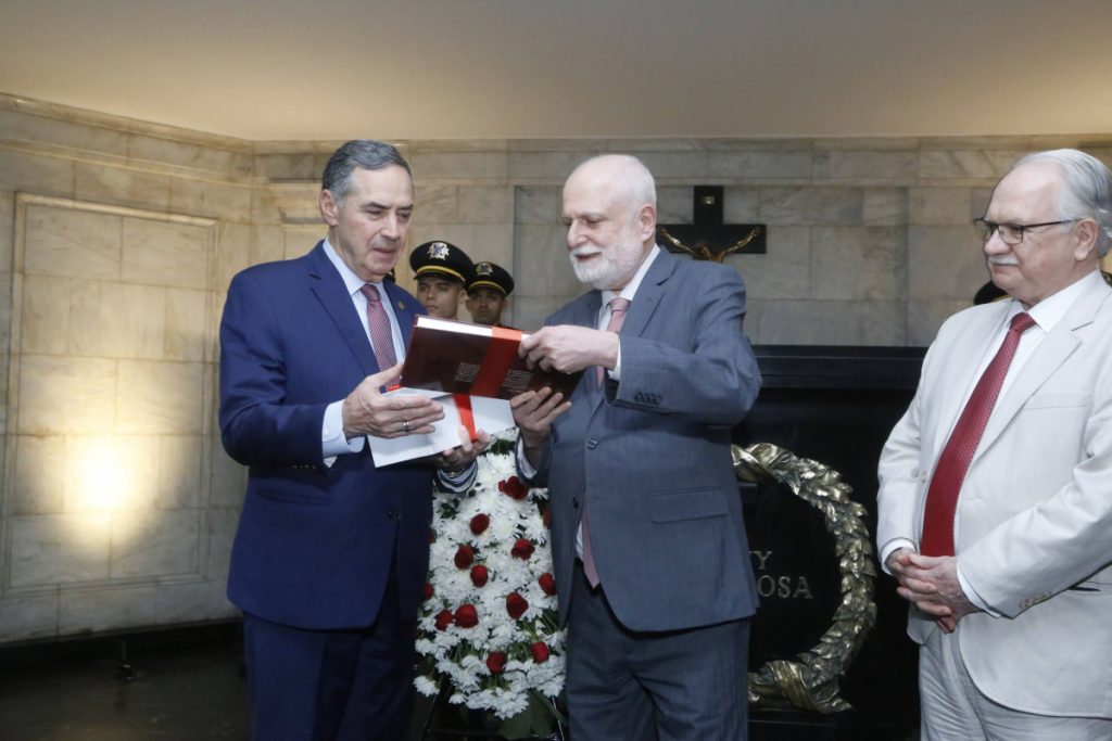 TJBA recebe Presidente e Vice-Presidente do STF para visita à cripta de Ruy Barbosa   