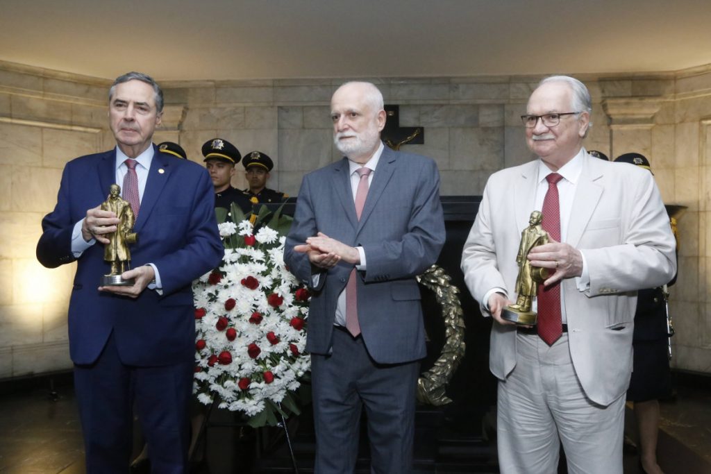 TJBA recebe Presidente e Vice-Presidente do STF para visita à cripta de Ruy Barbosa   