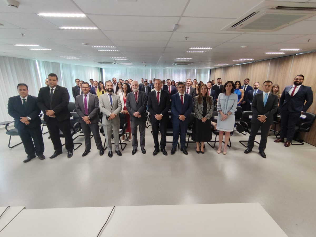 Presidente do TJBA entrega Código de Ética aos Juízes Substitutos do 4º Curso de Formação Inicial   