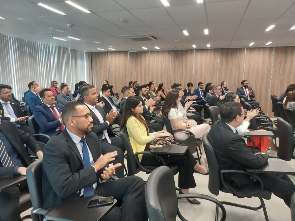 Presidente do TJBA entrega Código de Ética aos Juízes Substitutos do 4º Curso de Formação Inicial