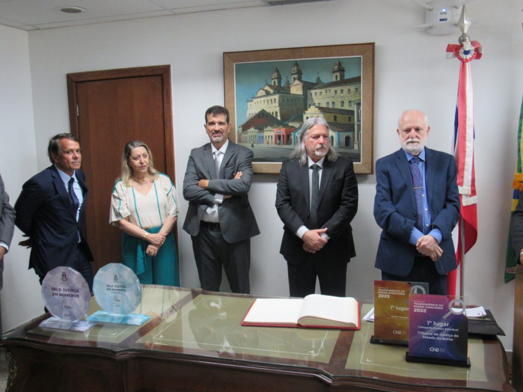 Juízes Cláudio Cesare e Antônio Agle Filho tomam posse como Desembargadores do TJBA    