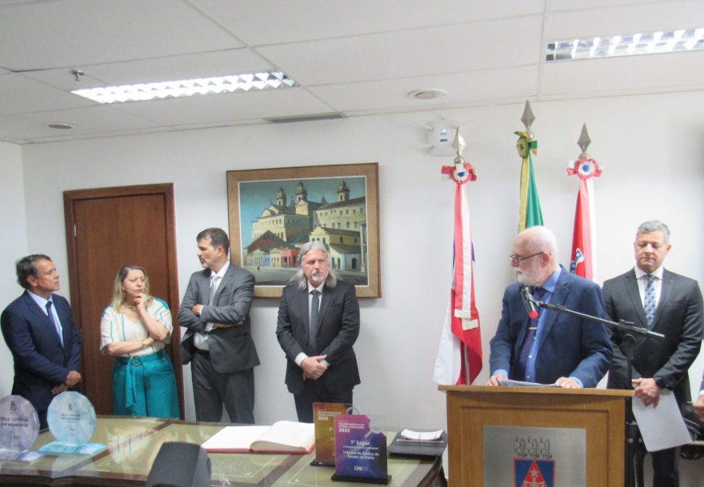 Juízes Cláudio Cesare e Antônio Agle Filho tomam posse como Desembargadores do TJBA    