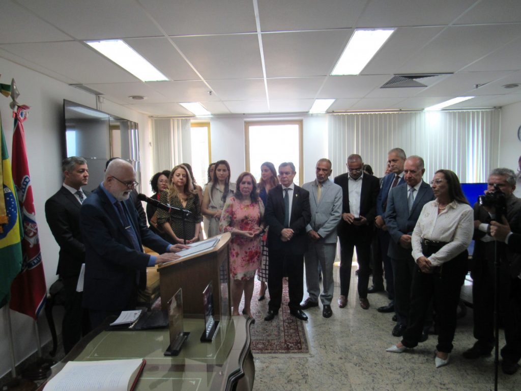 Juízes Cláudio Cesare e Antônio Agle Filho tomam posse como Desembargadores do TJBA    
