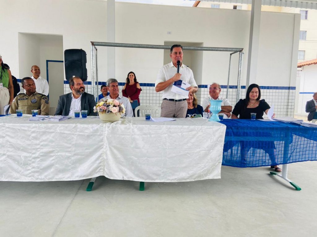 Corregedoria Geral do TJBA entrega mais de 100 títulos de Regularização Fundiária em Feira de Santana; sorrisos e aplausos marcam o momento   