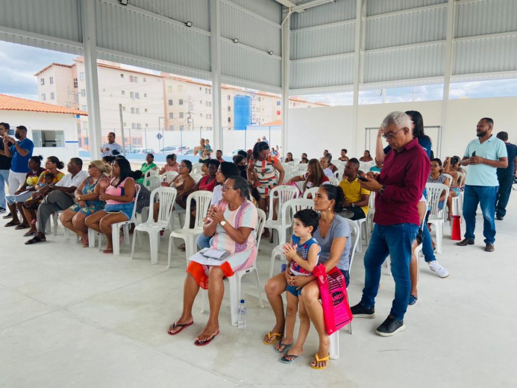 Corregedoria Geral do TJBA entrega mais de 100 títulos de Regularização Fundiária em Feira de Santana; sorrisos e aplausos marcam o momento   