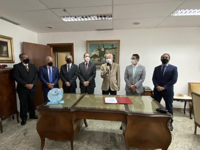 ASSINATURA DO TERMO NA UNICORP DESEMBARGADORES DESIGNADOS PELA PRESIDÊNCIA ASSUMEM DIREÇÃO DA UNIVERSIDADE CORPORATIVA  