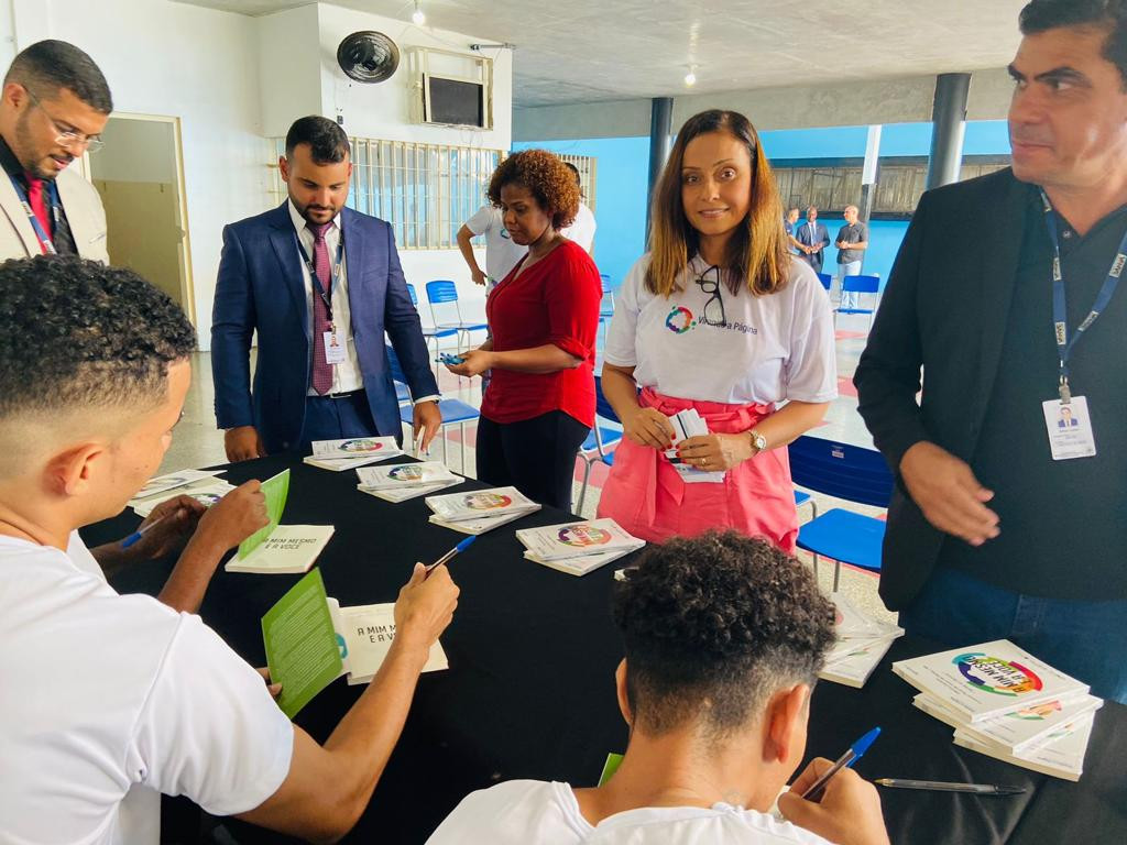 Corregedoria Geral do TJBA lança livro escrito pelos internos do Conjunto Penal de Salvador e de Lauro de Freitas  