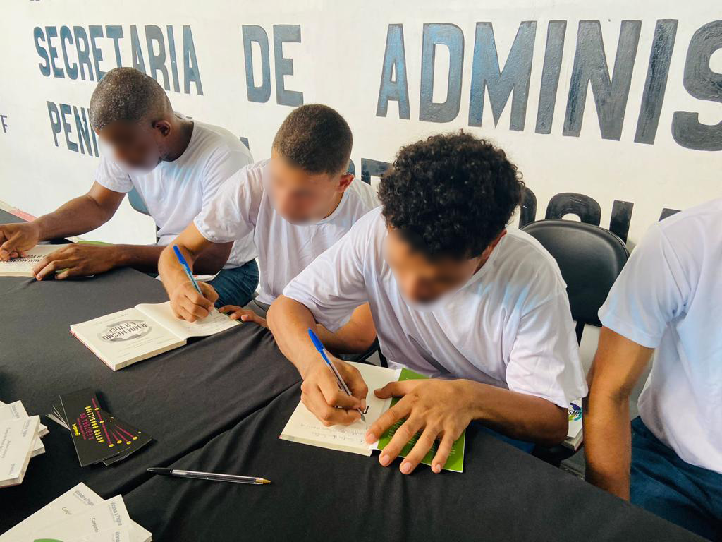 Corregedoria Geral do TJBA lança mais dois livros escritos por internos do conjunto penal; dessa vez em Feira de Santana e Juazeiro   