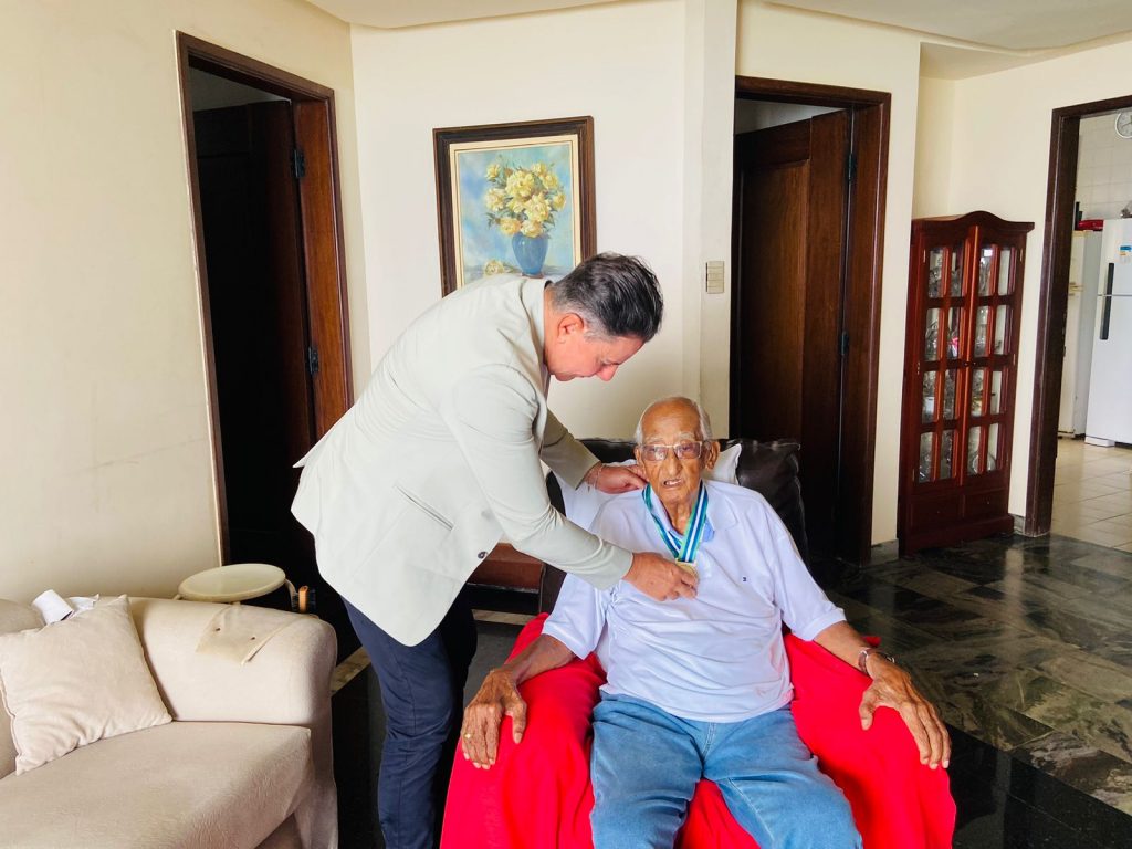 Corregedor-Geral do TJBA condecora dois desembargadores aposentados com a Medalha Adolfo Leitão Guerra   