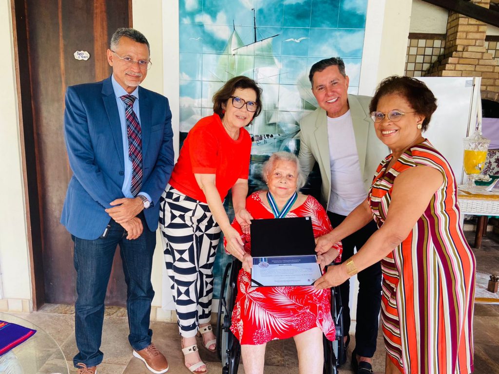 Corregedor-Geral do TJBA condecora dois desembargadores aposentados com a Medalha Adolfo Leitão Guerra   