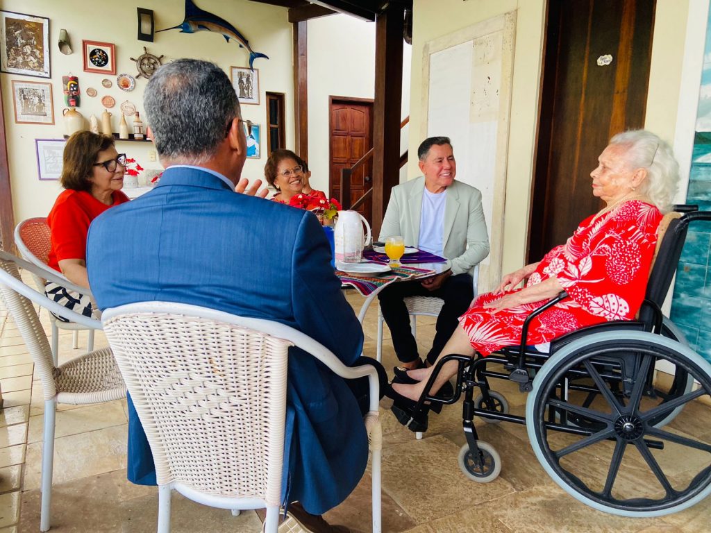 Corregedor-Geral do TJBA condecora dois desembargadores aposentados com a Medalha Adolfo Leitão Guerra   