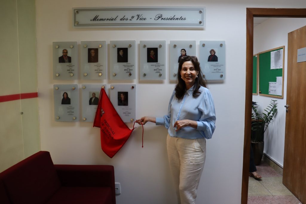 TJBA realiza descerramento de placa em homenagem a 2ª Vice-Presidente   
