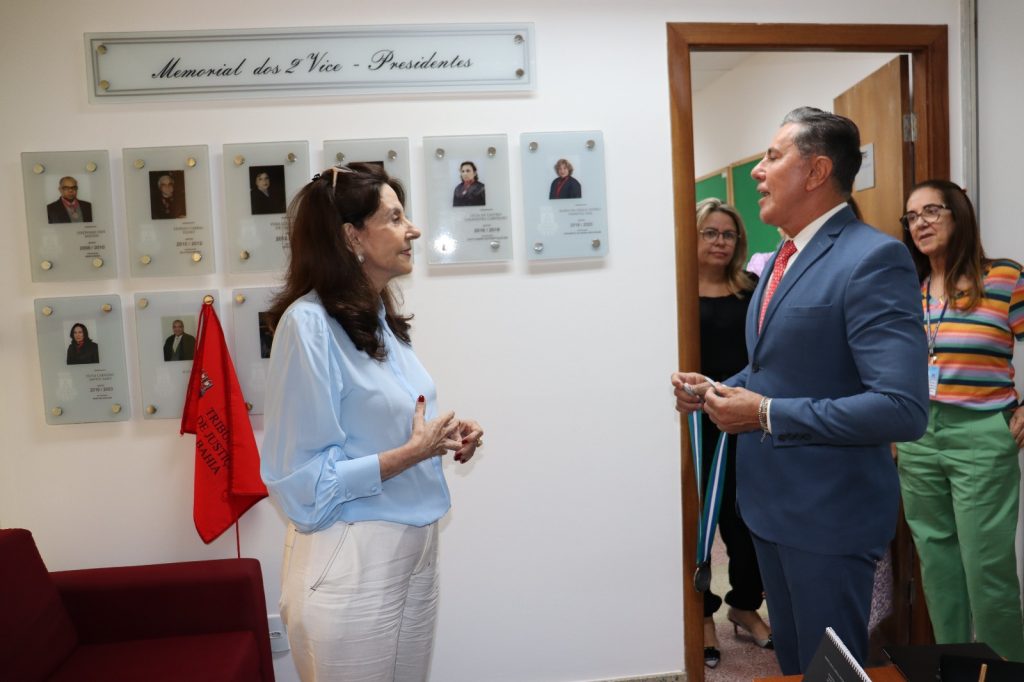 TJBA realiza descerramento de placa em homenagem a 2ª Vice-Presidente   