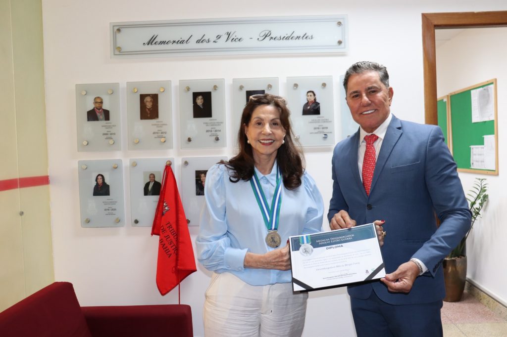 TJBA realiza descerramento de placa em homenagem a 2ª Vice-Presidente   