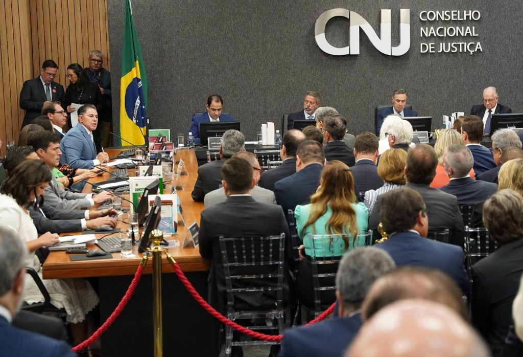 Pela primeira vez, a Bahia é representada por um Desembargador do TJBA como Conselheiro do CNJ; Presidente do Judiciário baiano prestigia a solenidade   