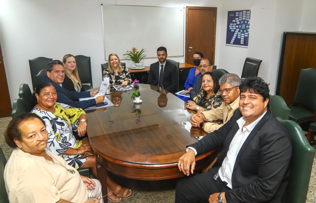 Presidente do TJBA se reúne com representantes do SINPOJUD e do SINTAJ para discutir melhorias  