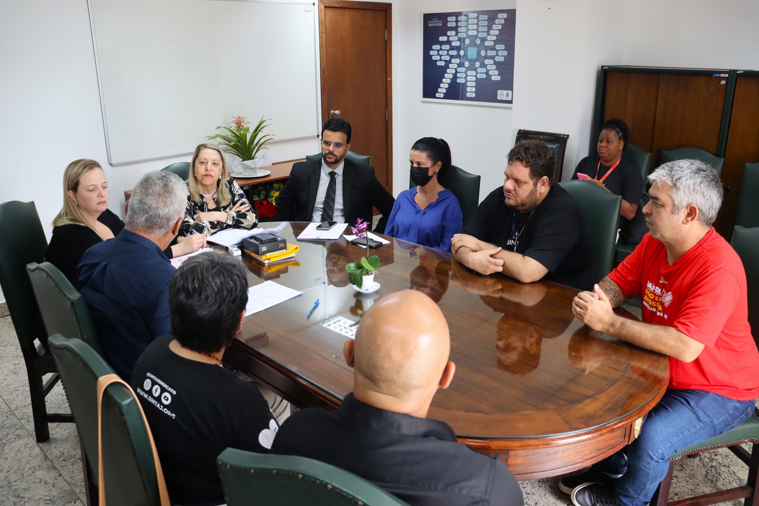 Presidente do TJBA se reúne com representantes do SINPOJUD e do SINTAJ para discutir melhorias  