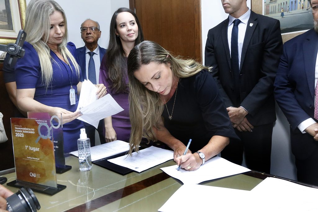 TJBA estabelece parcerias com três Associações para avançar na regularização registral de escolas e delegacias na Bahia   