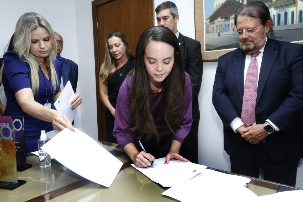 TJBA estabelece parcerias com três Associações para avançar na regularização registral de escolas e delegacias na Bahia   