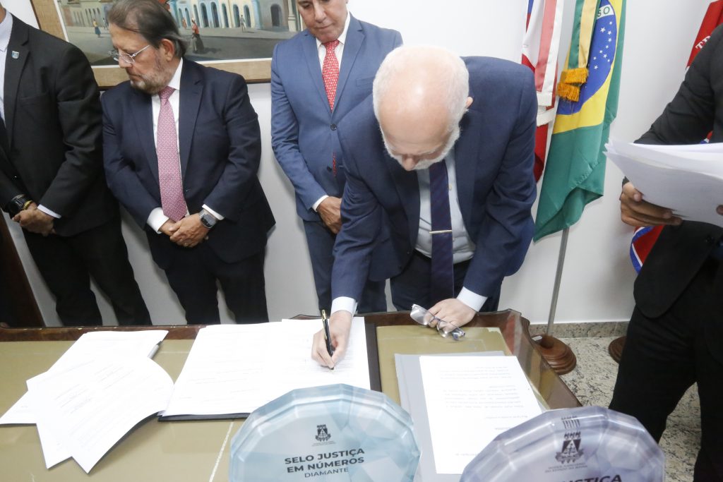 TJBA estabelece parcerias com três Associações para avançar na regularização registral de escolas e delegacias na Bahia   