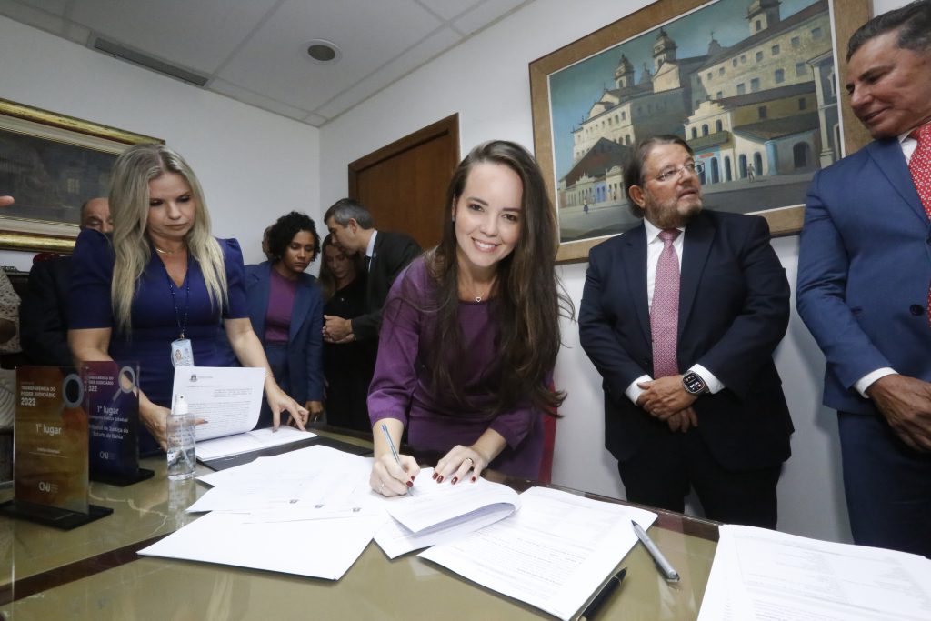 TJBA estabelece parcerias com três Associações para avançar na regularização registral de escolas e delegacias na Bahia   