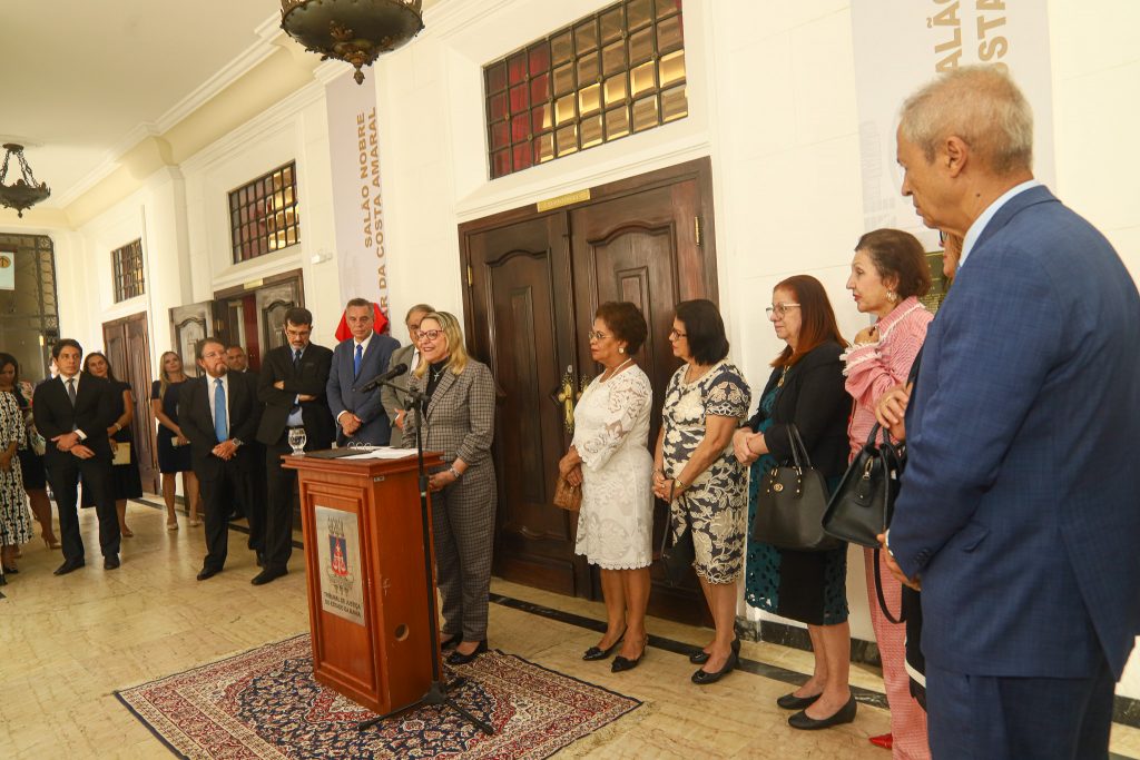 Presidente Cynthia Maria Pina Resende descerra placa em homenagem aos 415 anos do TJBA e ao Bicentenário da Independência da Bahia   