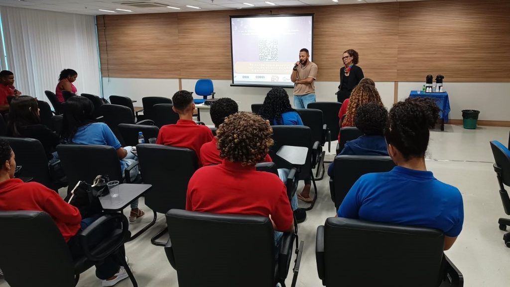 5º Encontro do Projeto Ampare debate questões de gênero com estagiários   